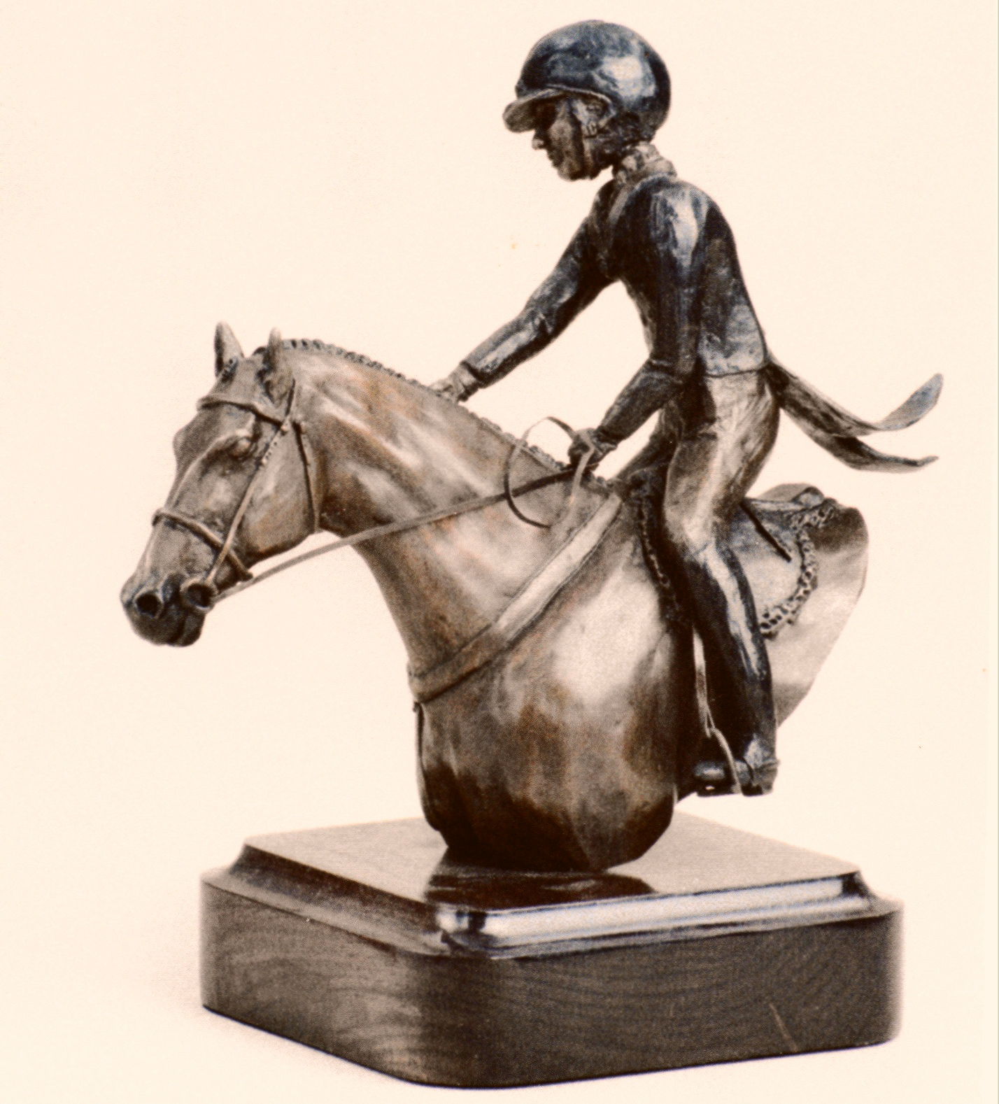 Victory Gallop Keeper Trophy